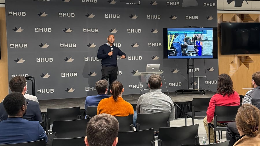 Reamonn-Soto-Sensatek-pitches-at-mHUB-Innovation-Center