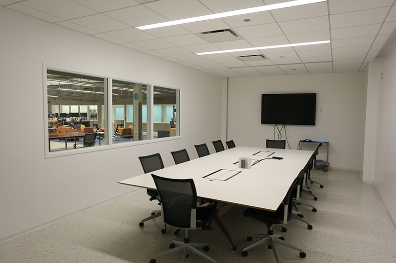 mHUB conference room 2 with windows-edit